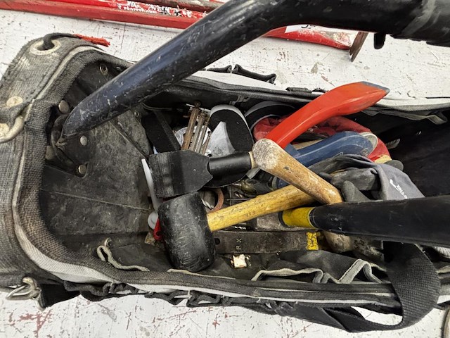 Gereedschapstas met inhoud - afbeelding 2 van  3