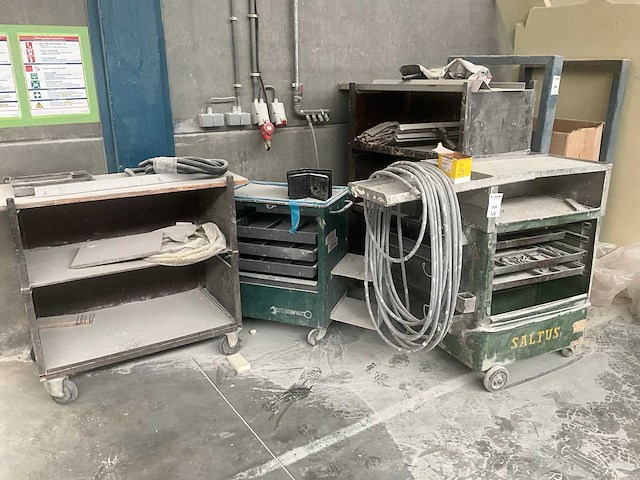 Gereedschapswagen en materiaalkar (4x) - afbeelding 1 van  8