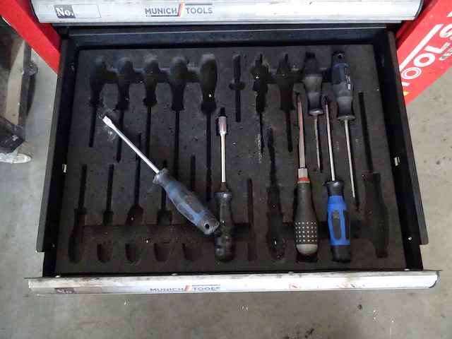 Gereedschapswagen + inhoud - afbeelding 6 van  9