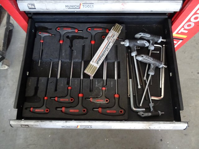 Gereedschapswagen + inhoud - afbeelding 7 van  9