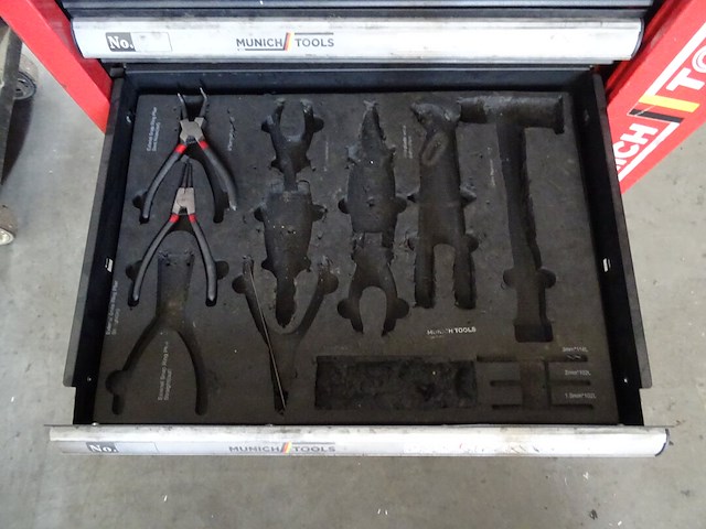 Gereedschapswagen + inhoud - afbeelding 8 van  9