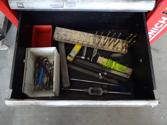 Gereedschapswagen + inhoud - afbeelding 9 van  9