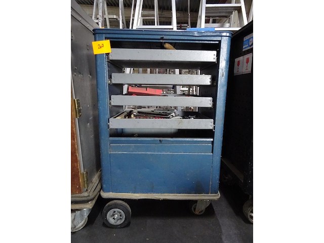 Gereedschapswagen + inhoud - afbeelding 1 van  7