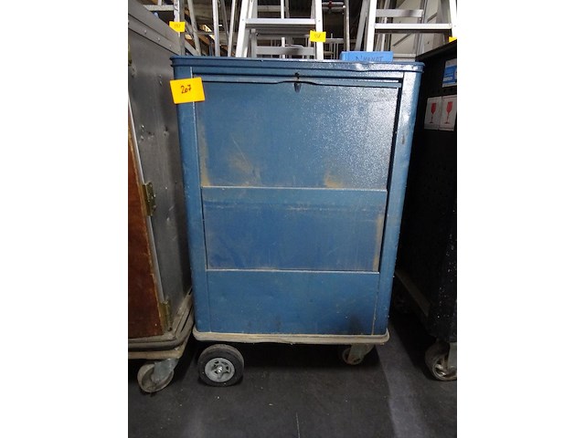 Gereedschapswagen + inhoud - afbeelding 7 van  7