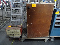 Gereedschapswagen + inhoud - afbeelding 1 van  11