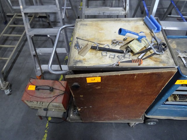 Gereedschapswagen + inhoud - afbeelding 2 van  11