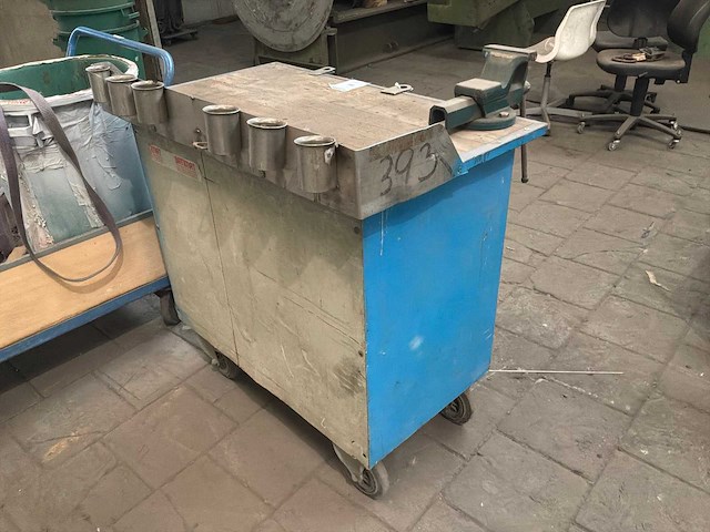 Gereedschapswagen met bankschroef - afbeelding 2 van  7