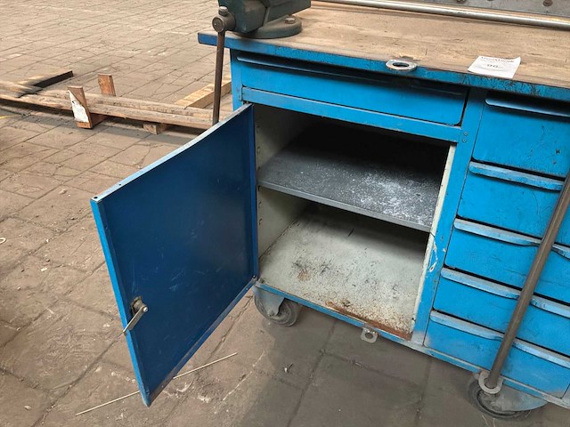 Gereedschapswagen met bankschroef - afbeelding 5 van  7