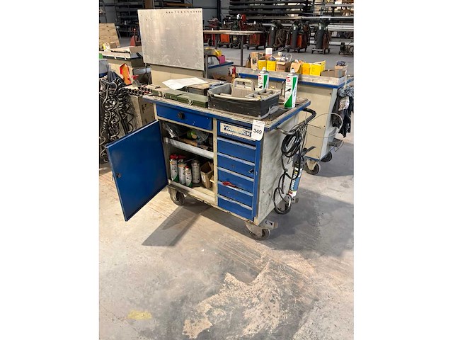 Gereedschapswagen met inhoud - afbeelding 1 van  11