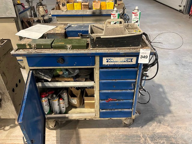 Gereedschapswagen met inhoud - afbeelding 4 van  11