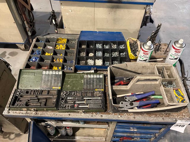 Gereedschapswagen met inhoud - afbeelding 5 van  11