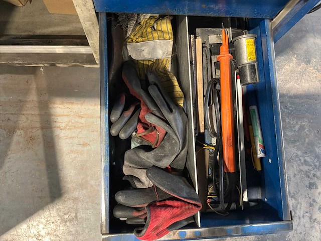 Gereedschapswagen met inhoud - afbeelding 7 van  11