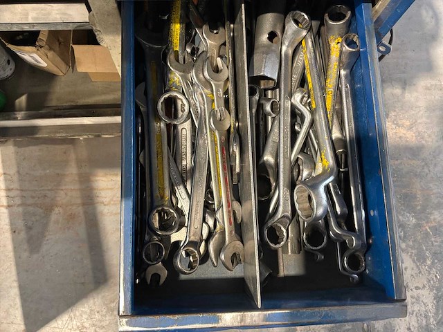 Gereedschapswagen met inhoud - afbeelding 9 van  11