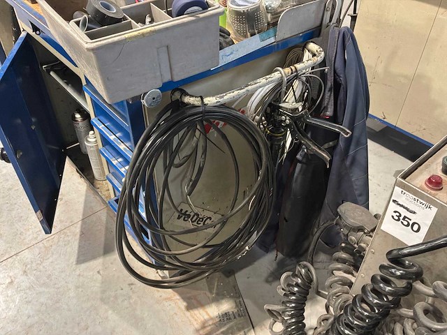 Gereedschapswagen met inhoud - afbeelding 3 van  11