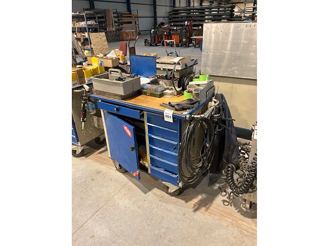 Gereedschapswagen met inhoud - afbeelding 1 van  11