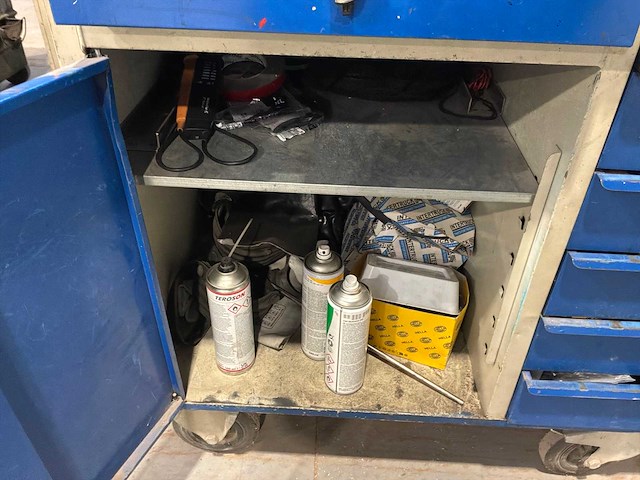 Gereedschapswagen met inhoud - afbeelding 5 van  11