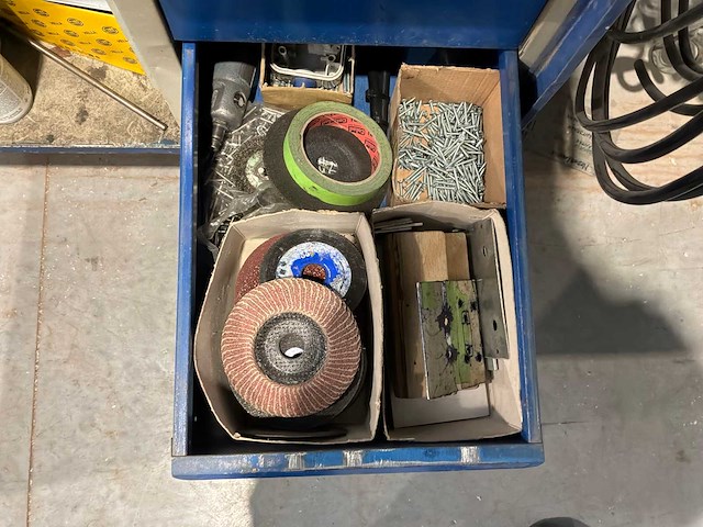 Gereedschapswagen met inhoud - afbeelding 11 van  11