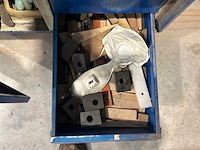 Gereedschapswagen met inhoud - afbeelding 2 van  11