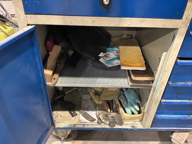 Gereedschapswagen met inhoud - afbeelding 5 van  11