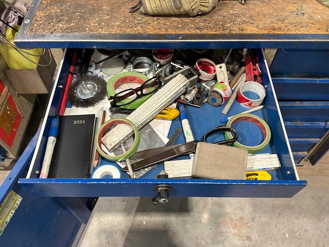 Gereedschapswagen met inhoud - afbeelding 6 van  11
