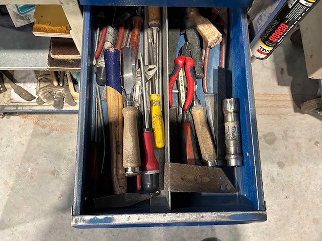 Gereedschapswagen met inhoud - afbeelding 8 van  11