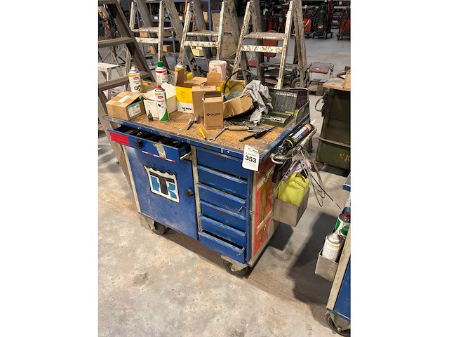 Gereedschapswagen met inhoud - afbeelding 1 van  10