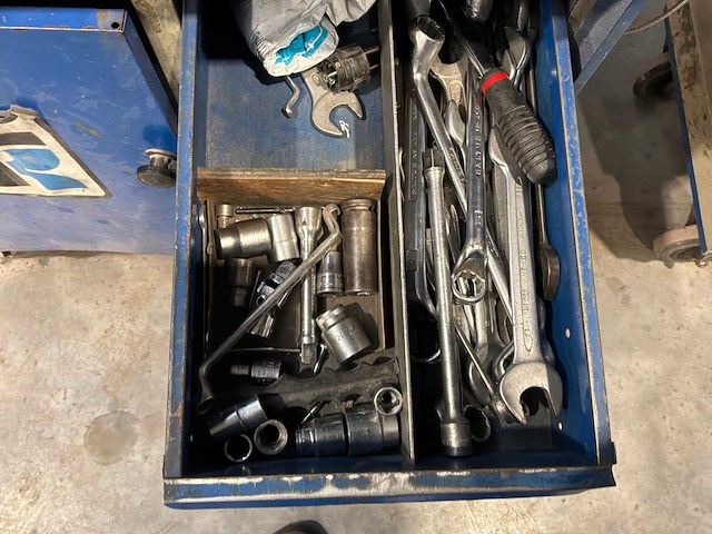 Gereedschapswagen met inhoud - afbeelding 7 van  10