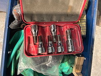 Gereedschapswagen met inhoud - afbeelding 8 van  10