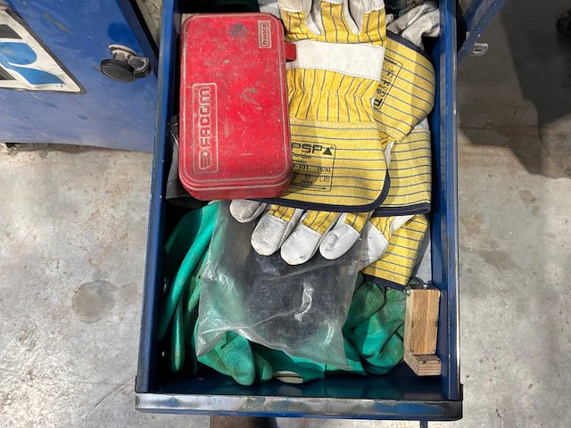 Gereedschapswagen met inhoud - afbeelding 9 van  10