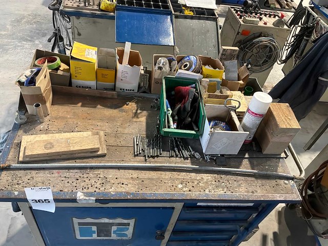 Gereedschapswagen met inhoud - afbeelding 4 van  11