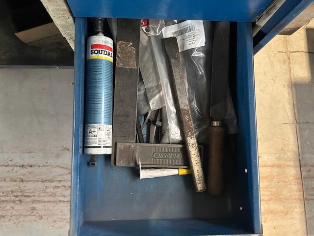 Gereedschapswagen met inhoud - afbeelding 2 van  11