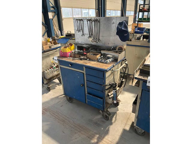 Gereedschapswagen met inhoud - afbeelding 1 van  11