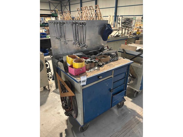 Gereedschapswagen met inhoud - afbeelding 4 van  11