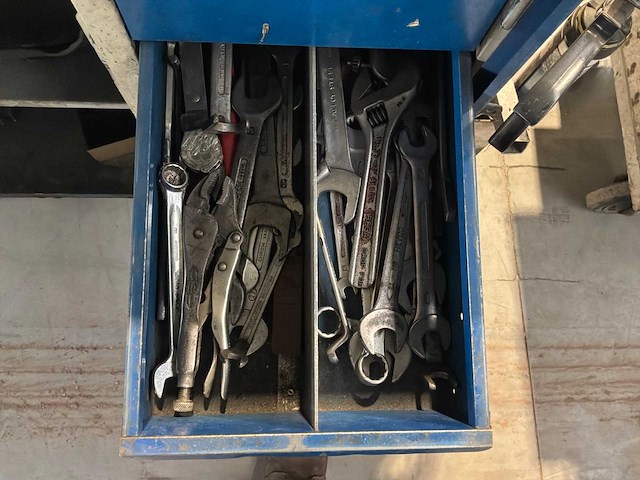 Gereedschapswagen met inhoud - afbeelding 10 van  11