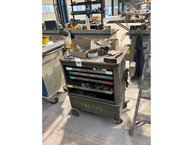 Gereedschapswagen met inhoud - afbeelding 1 van  8