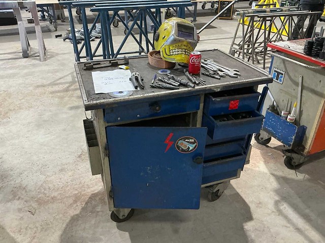 Gereedschapswagen met inhoud - afbeelding 1 van  7