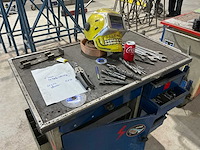 Gereedschapswagen met inhoud - afbeelding 2 van  7