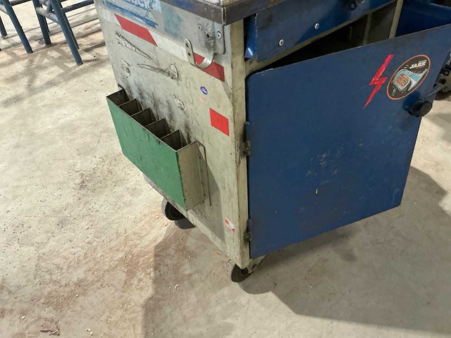 Gereedschapswagen met inhoud - afbeelding 4 van  7