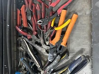 Gereedschapswagen op wielen met zes laden, gevuld met diverse handgereedschappen, bevestigingsmaterialen - afbeelding 3 van  8