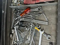 Gereedschapswagen op wielen met zes laden, gevuld met diverse handgereedschappen, bevestigingsmaterialen - afbeelding 4 van  8