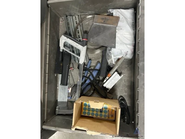 Gereedschapswagen op wielen met zes laden, gevuld met diverse handgereedschappen, bevestigingsmaterialen - afbeelding 8 van  8