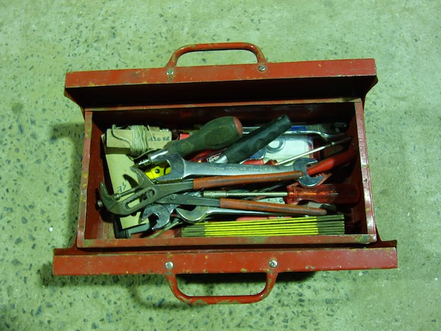 Gereedsschapskist met materiaal - afbeelding 1 van  1