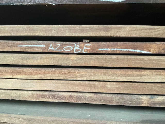 Geschaafde azobé plank (30x) - afbeelding 1 van  3