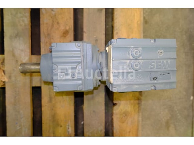 Geschakelde motor sew-eurodrive r57 drs7184be05/mmc3 - afbeelding 4 van  6