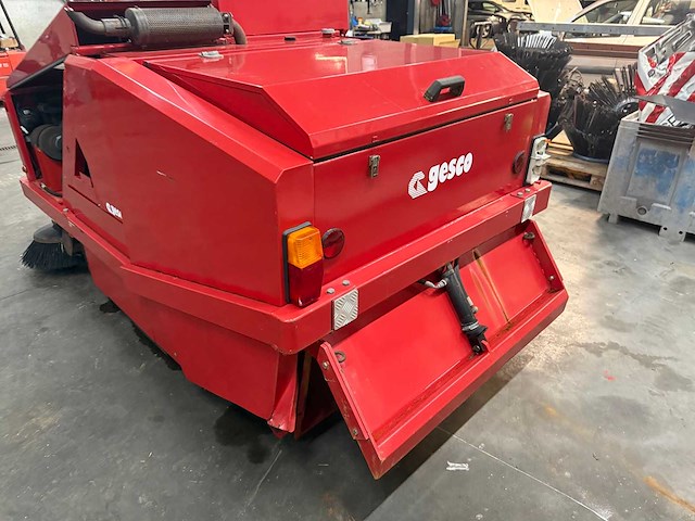 Gesco - r1200d - zelfrijdende veegmachine - afbeelding 4 van  16