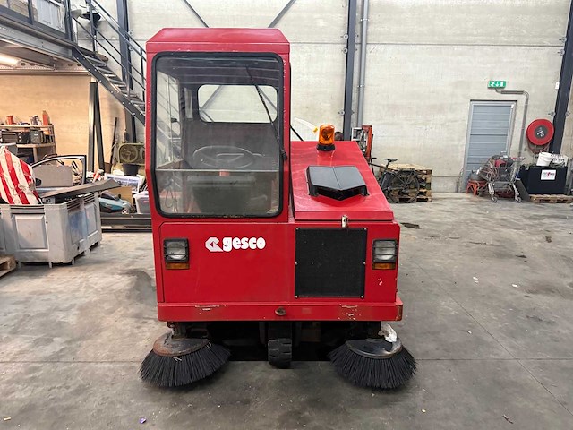 Gesco - r1200d - zelfrijdende veegmachine - afbeelding 15 van  16