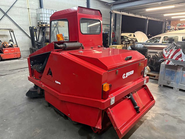 Gesco - r1200d - zelfrijdende veegmachine - afbeelding 1 van  16