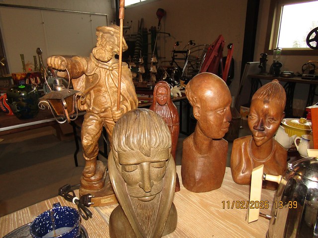 Gesculpteerde beelden (5 stuks) - afbeelding 1 van  3