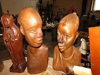 Gesculpteerde beelden (5 stuks) - afbeelding 2 van  3