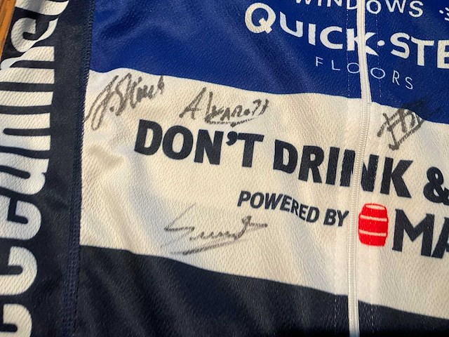 Gesigneerd wielershirt the wolfpack maes - afbeelding 3 van  8